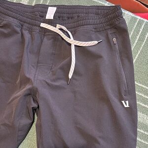 Vuori size XL Men’s Black Jogger Pants with White Drawstring